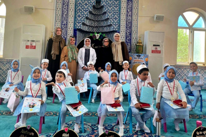 Gelibolu'da Minik Öğrencilerin "Hatim ve Yıl Sonu" Programı