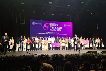 Edirneli Öğrenciler Tiyatro Yarışmasında Marmara Bölgesi Üçüncüsü Oldu