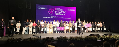 Edirneli Öğrenciler Tiyatro Yarışmasında Marmara Bölgesi Üçüncüsü Oldu