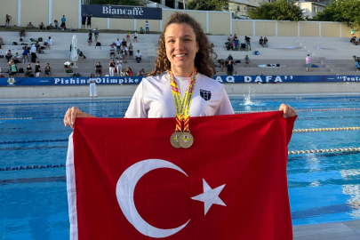 Edirneli Yüzücü Zeynep Yurtsever’den 8 Madalyalık Başarı