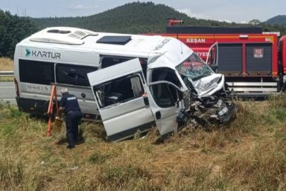 Keşan’da Feci Kaza: Servis Aracı Devrildi, Çok Sayıda Yaralı Var!