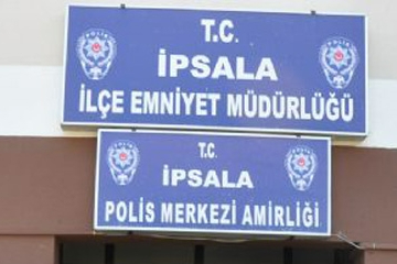 Park Halindeki Aracın Camını Kırdılar