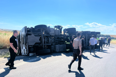 Tekirdağ'da Moloz Yüklü Kamyon Devrildi