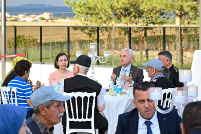 Vali Uğur Turan Huzurevi Sakinleriyle Bir Araya Geldi