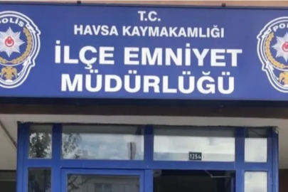 Lastiği Patlayan Otomobil Direğe Çarptı