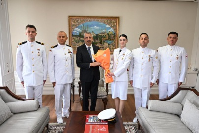 Sahil Güvenlik Personelinden Vali Sezer’e Yıl Dönümü Ziyareti