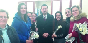 AK Parti'den Çalışan Kadınlara Karanfil