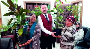 Başkan Av. Balkan’dan Anneler Günü’nde  Personele Çiçek Sürprizi