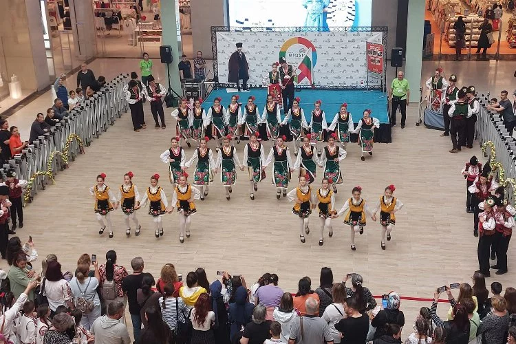AVM’de Dünya Dansları etkinliği