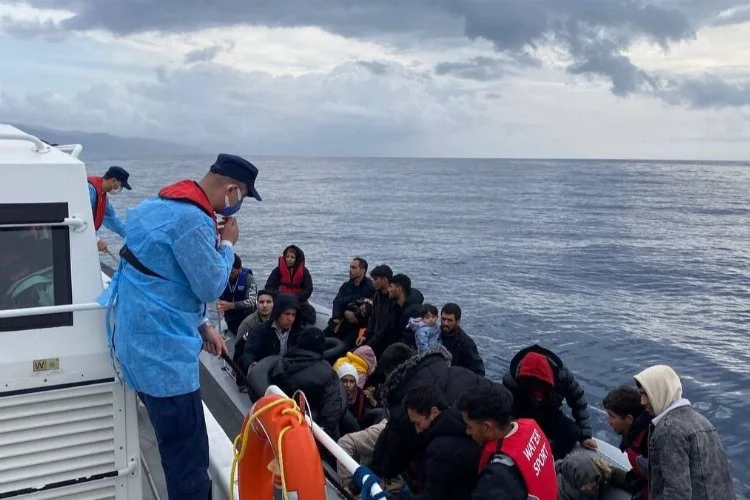 Ayvacık açıklarında 29 düzensiz göçmen kurtarıldı