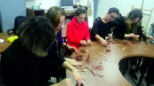 Abalar Ortaokulu’nda Seramik Çömlek Yapımı Eğitimi
