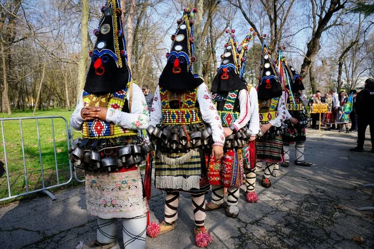 Bulgaristan'da geleneksel maske festivali düzenlendi
