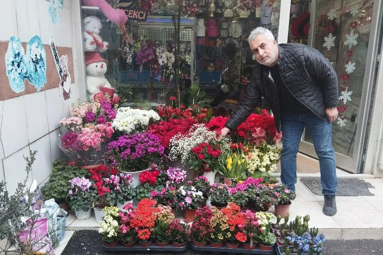 Çiçekçiler sevgililer gününe hazır