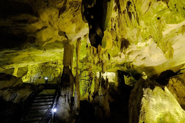 Dupnisa mağarası ziyaretçilerin ilgisini çekiyor