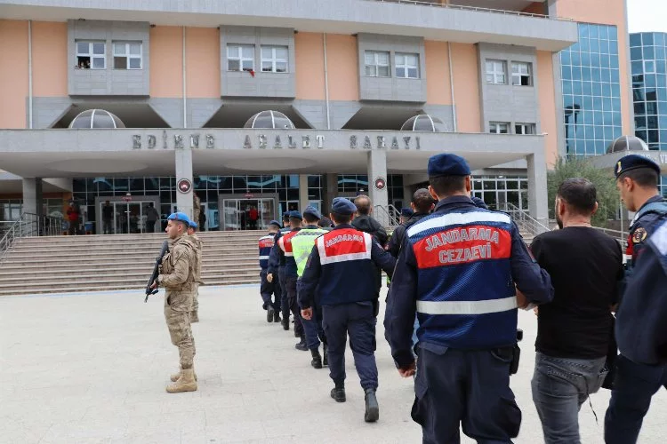 Edirne’de 13 silahlı terör örgütü üyesi yakalandı