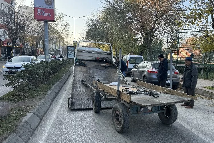 Edirne'de at arabası 5 araca çarptı