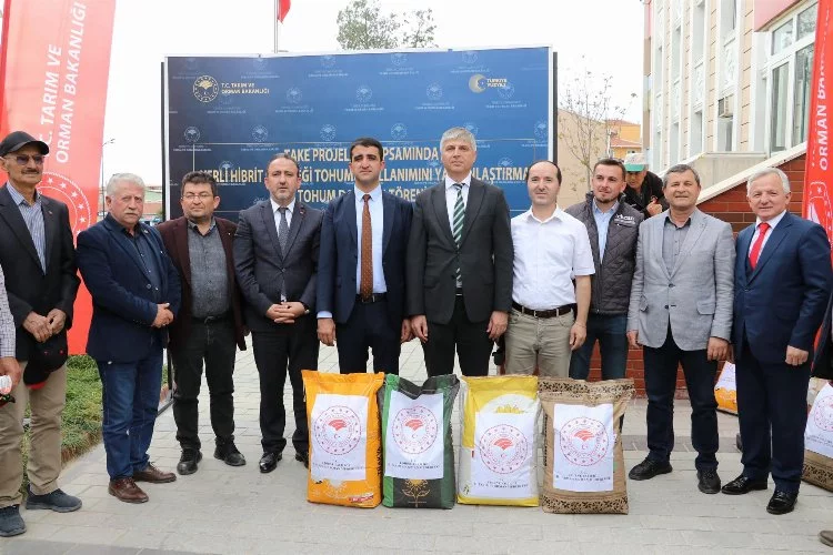 Edirne'de çiftçilere yerli hibrit ayçiçeği tohumu dağıtıldı