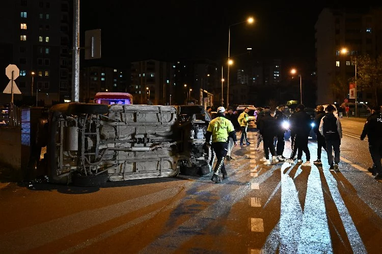 Edirne'de cip devrilerek bir sitenin duvarına çarptı