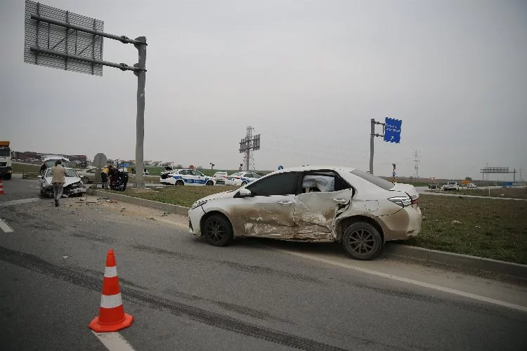 Edirne'de iki otomobilin çarpıştığı kazada 5 kişi yaralandı