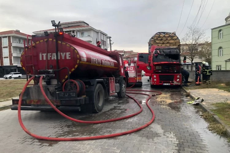 Edirne'de park halindeki kamyonda yangın çıktı