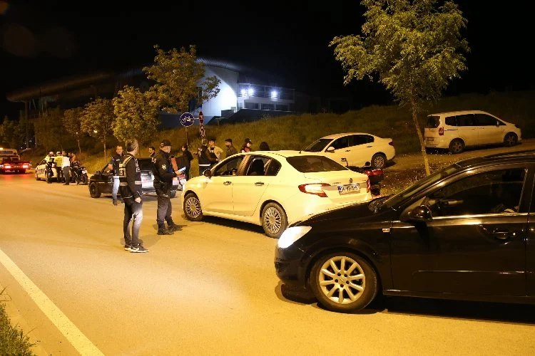 Edirne'de polis ekipleri 210 aracı denetledi