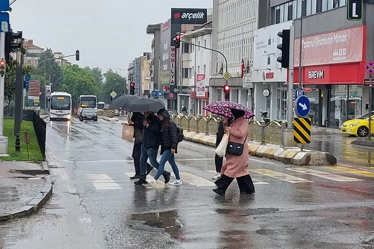 Edirne'de yağış etkili oluyor