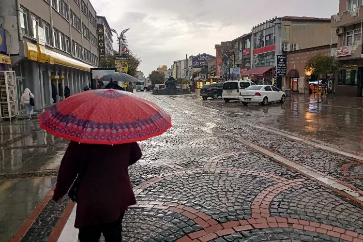 Edirne haftaya yağmurla başladı