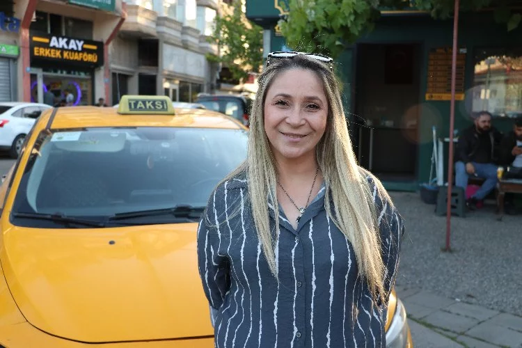 Kadın taksi sürücüsü mesleğine Tekirdağ'da devam ediyor