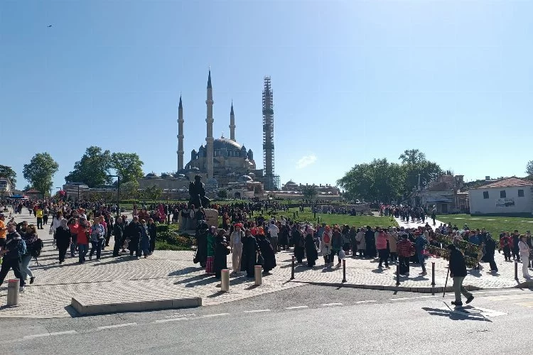 Selimiye Camii meydanı dolup taştı