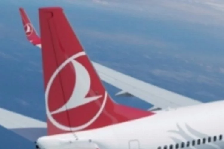 Türk Hava Yolları uçağının camı çatladı