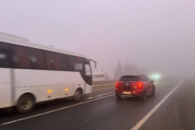 Yoğun sis Süleymanpaşa’da trafiği yavaşlattı